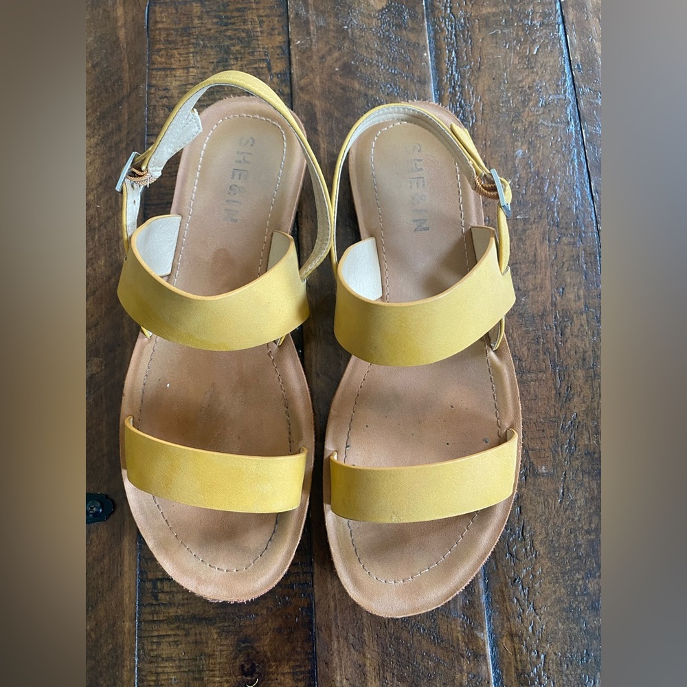 Mustard sandles